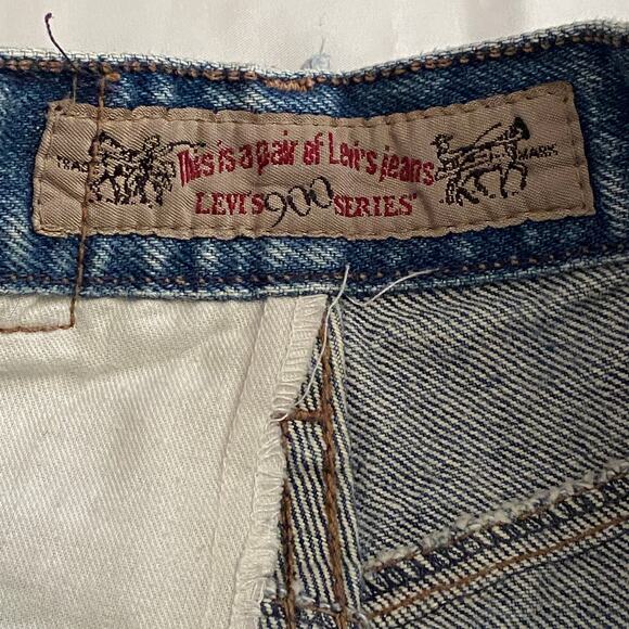 Levis Vintage 900 Series Woman's Size 27 Inch High Waist Double Button Fly Jeans - Picture 4 of 16